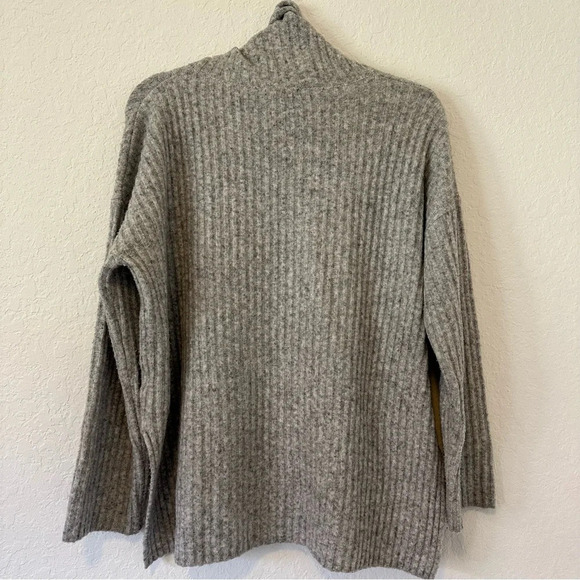 H&M Turtleneck Sweater Size Small - Picture 2 of 5